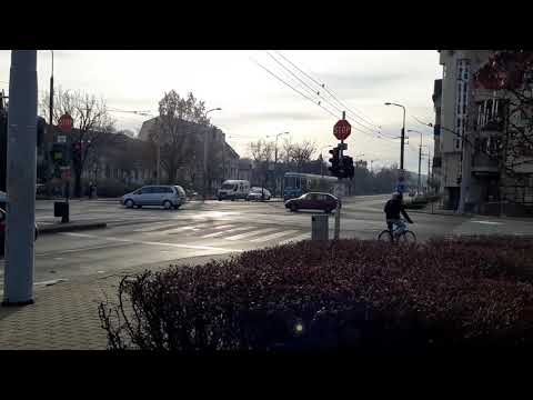 Debrecen látnivaló – Bem tér – Simonyi kapu – jön a kék villamos