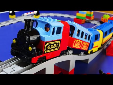 LEGO Duplo Train Set 10507 & 4 LEGO Train toy set