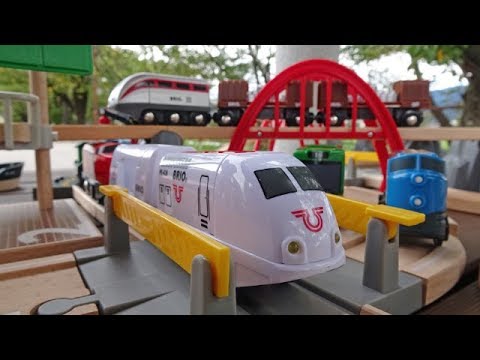 Brio Deluxe Railway Set (Green Box) fun video!