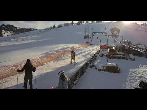 Síelés a Gyimesfelsőloki sí- és bobpálya havas pályáján!