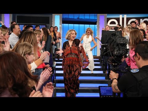 Kate Hudson & Goldie Hawn Dance It Out