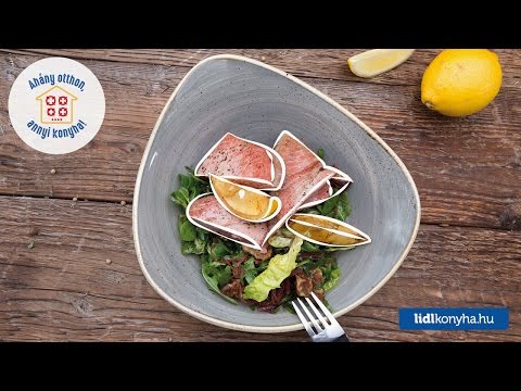 Széll Tamás receptje – Tonhalsteak balzsamecetes-vargányás salátával és bresaola sonkával