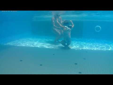 4K Video – Kristálytiszta víz a Hotel Balaton medencéjében – Siófok nyaralás – Aranypart – Plázs