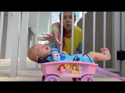 Maggie and baby brother in the POOL new best stories for kids