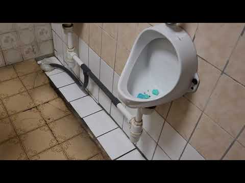 Lillafüred legótvarabb fizetős Wc je a büfésoron, gusztustalan fertőzésveszélyes nyilvános toalett.
