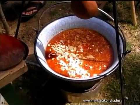 Békésszentandrási borjú gulyás leves-Hungarian veal goulash