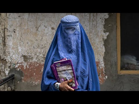 Engedély nélkül is tüntettek az afgán nők, de szétkergették őket