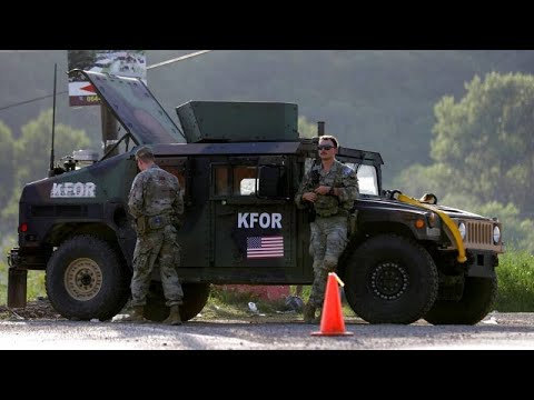 Nagy a feszültség Koszovóban, kivezényelték a NATO-katonákat az utakra