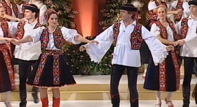 Kállay Bori és Böröndi Tamás - Ringó vállú csengeri violám (1994)