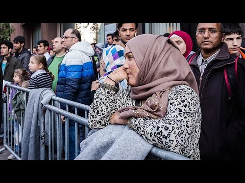 Helyszíni riport: megteltek a befogadóközpontok Brüsszelben, sok menedékkérő az utcán alszik