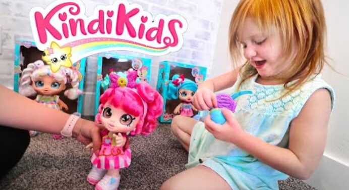 PRETEND PLAY with MOM!! Shopping Routine with my new Kindi Kids toys!