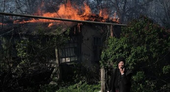 Ukrajnai légicsapásokkal hangolt Moszkva a győzelem napjára