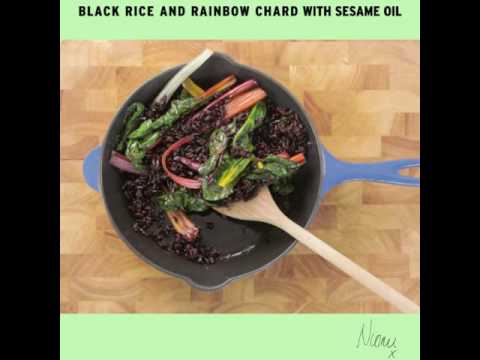 Niomi Smart Superfood receptek | Fekete rizses szezámolajos saláta