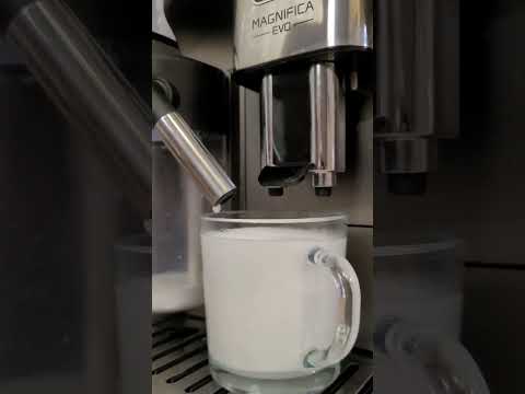 Make a Latte Macchiato with DeLonghi Magnifica Evo Coffe machine, the best latte – #shorts