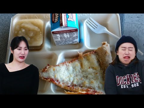 Koreans in their 30s Try 'AMERICAN SCHOOL LUNCH' (vs Korean school lunch)