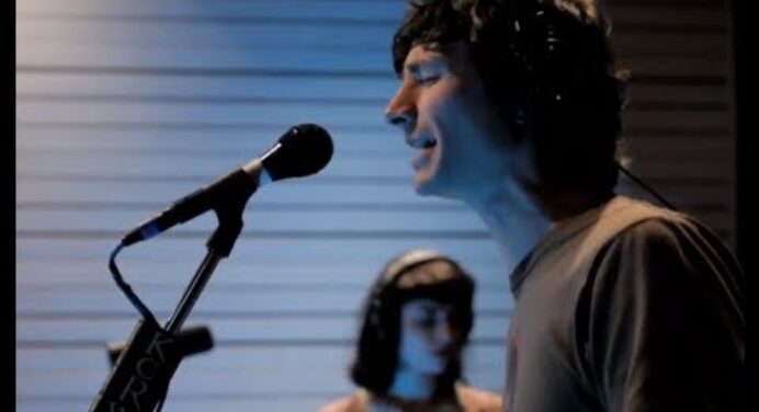 Gotye performing "Somebody That I Used To Know" Live on KCRW