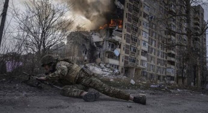 Stratégiai fontosságú ukrán városokba tört be az orosz hadsereg