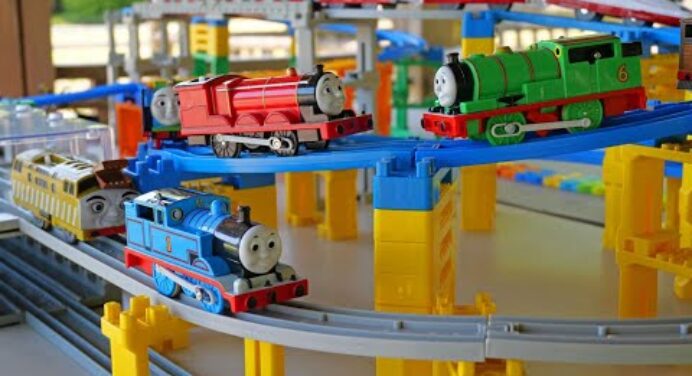 Thomas the Tank Engine & JR Shinkansen ☆Long Tunnel and Underpass Course♪