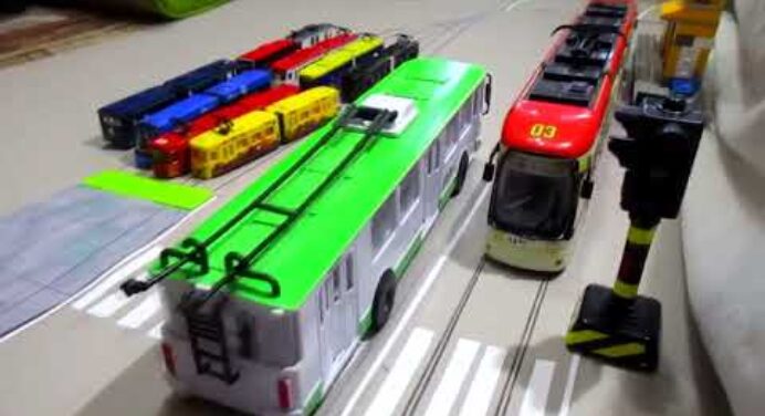 Spielzeug Straßenbahnen und Oberleitungsbusse/Dickie Toys City Liner Tram/Articulated Trolleybus