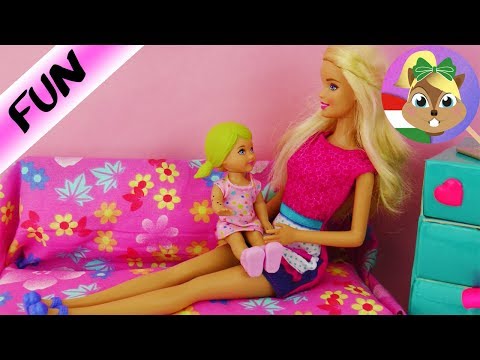 Barbie sztori-Jana megsérül és elmegy a gyermekorvoshoz- doktor Napsugár megvizsgálja
