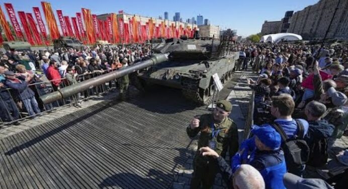 A háborúban lefoglalt nyugati tankok Moszkvában